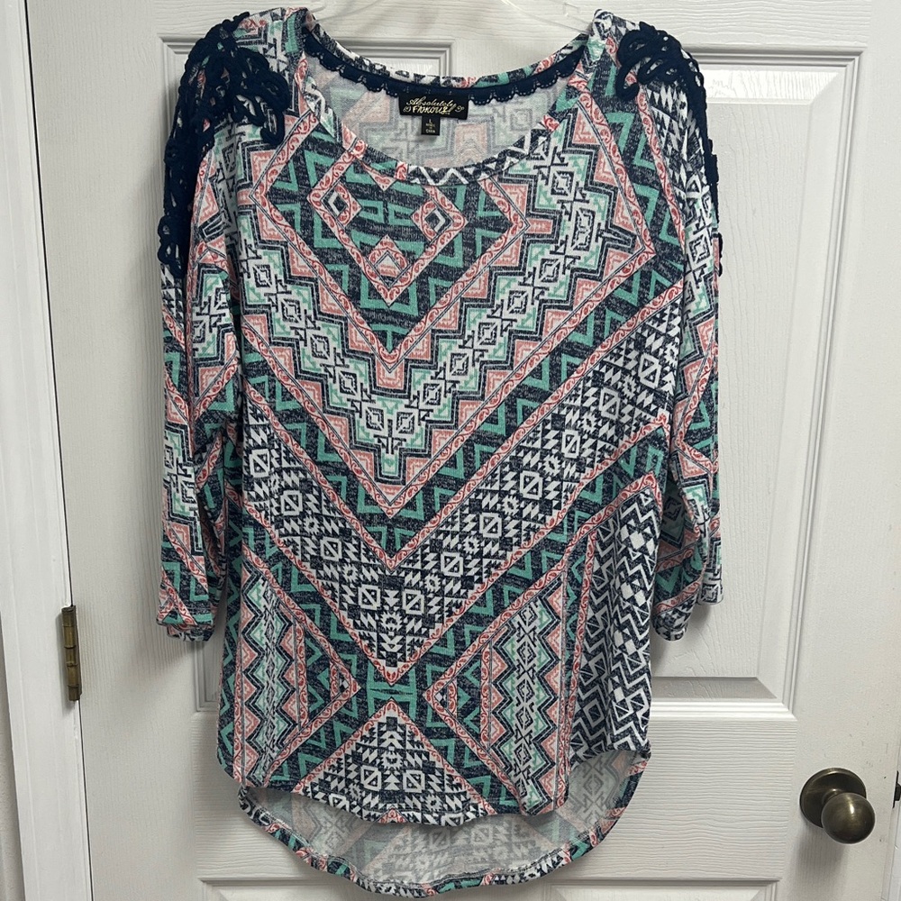 Absolutely Famous Women's Geometric Blouse Large